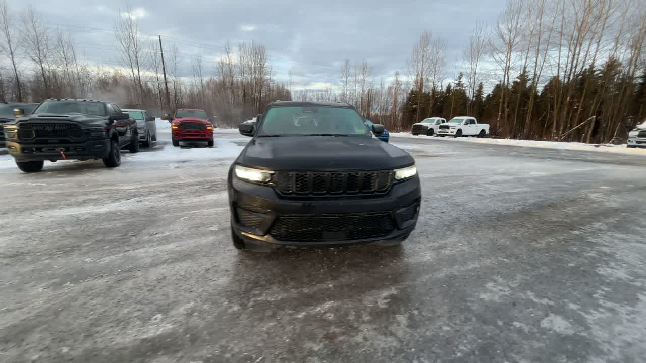 Thumbnail: 2024 Jeep Grand Cherokee - 4