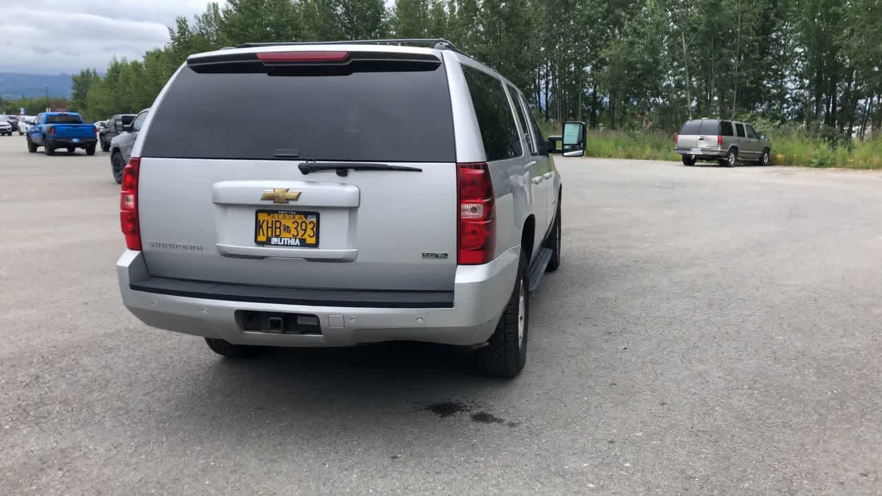 Thumbnail: 2010 Chevrolet Suburban - 12