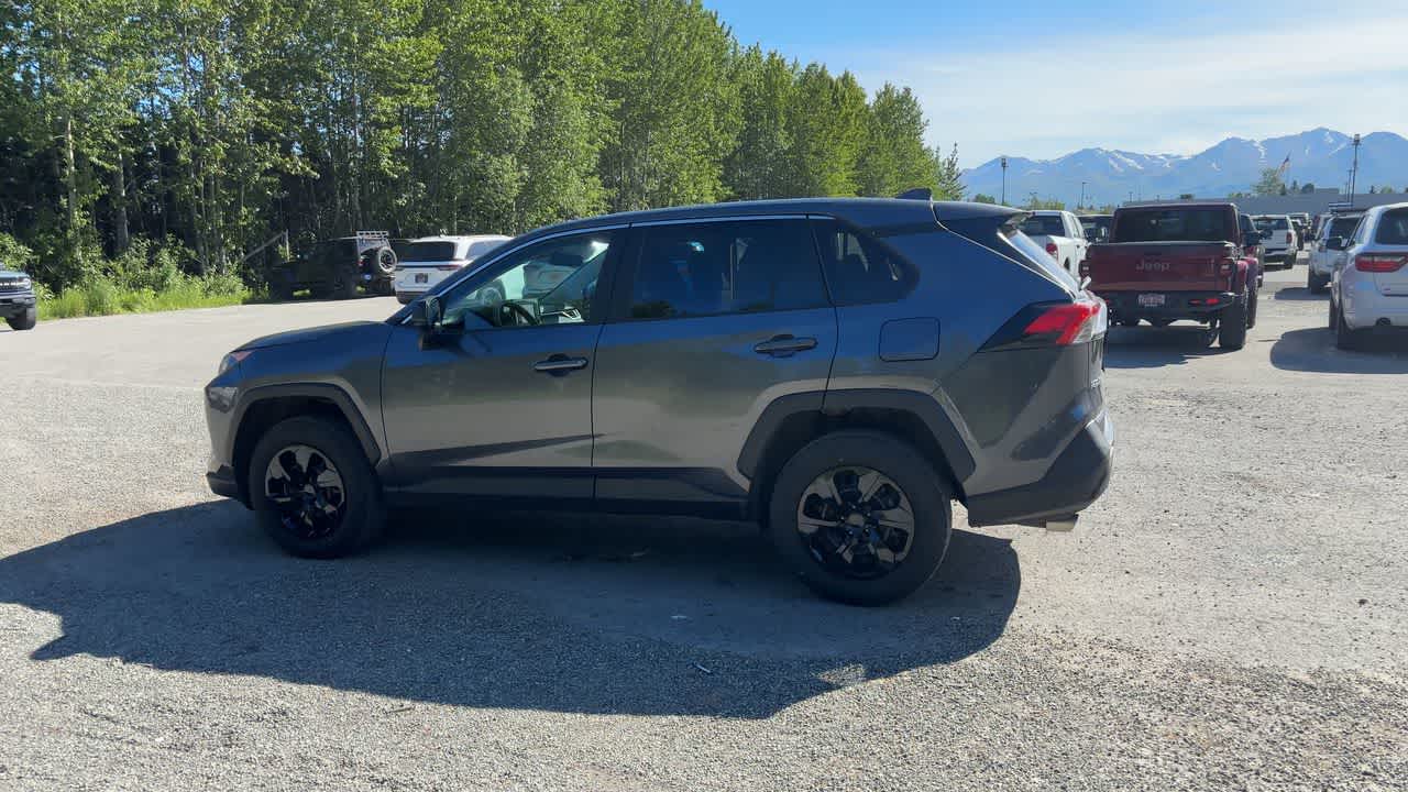 Thumbnail: 2022 Toyota RAV4 - 9