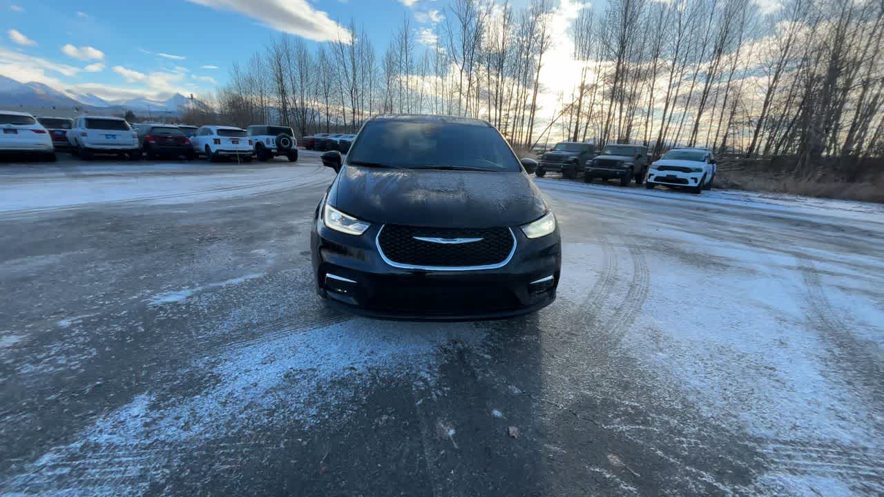 Thumbnail: 2026 Chrysler Pacifica - 4