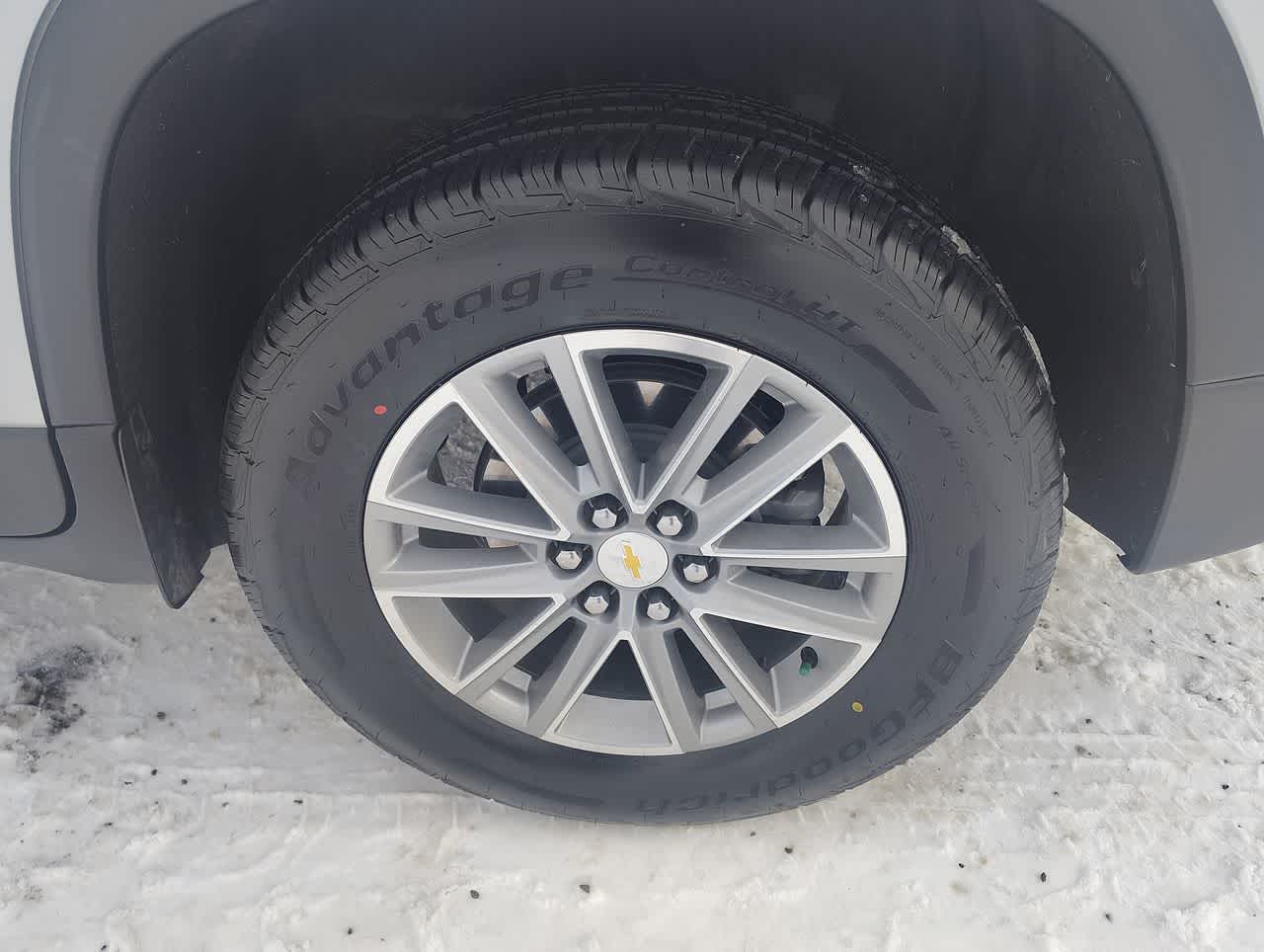 Thumbnail: 2022 Chevrolet Traverse - 21