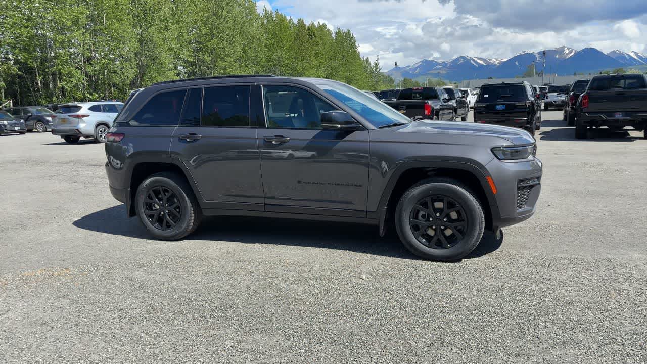 Thumbnail: 2026 Jeep Grand Cherokee - 17