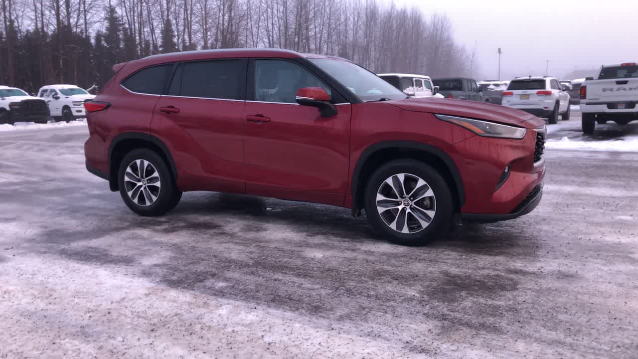 Thumbnail: 2023 Toyota Highlander - 17