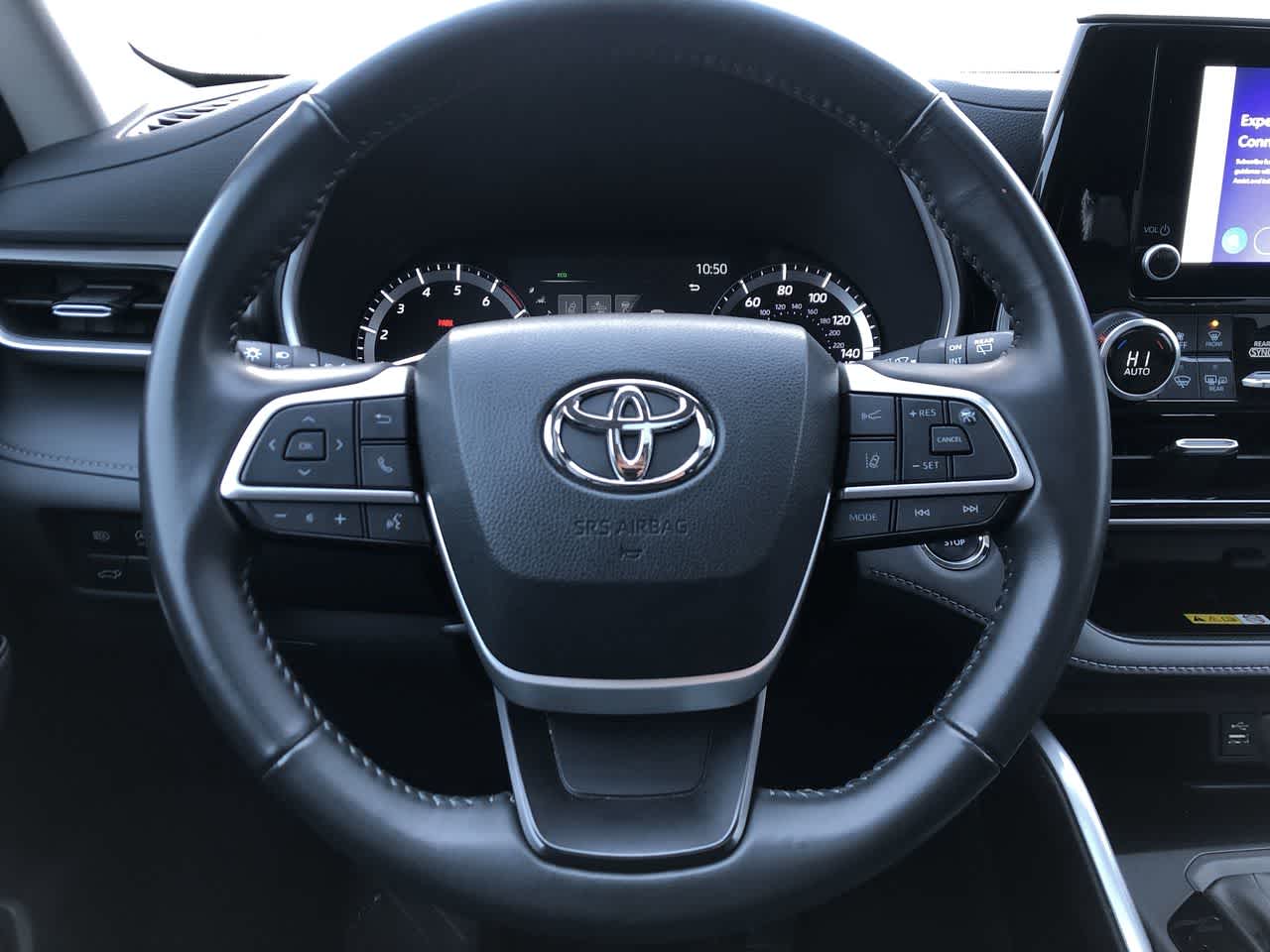 Thumbnail: 2023 Toyota Highlander - 25