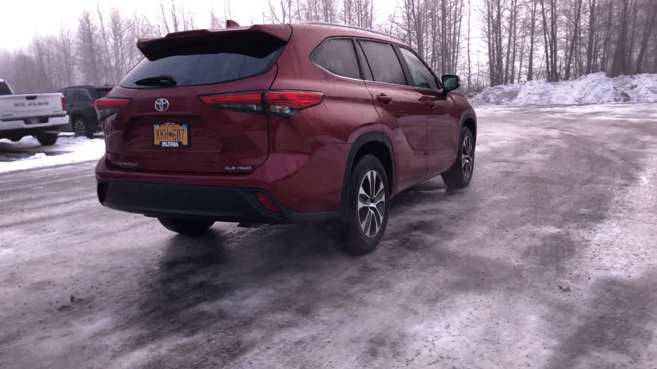 Thumbnail: 2023 Toyota Highlander - 13