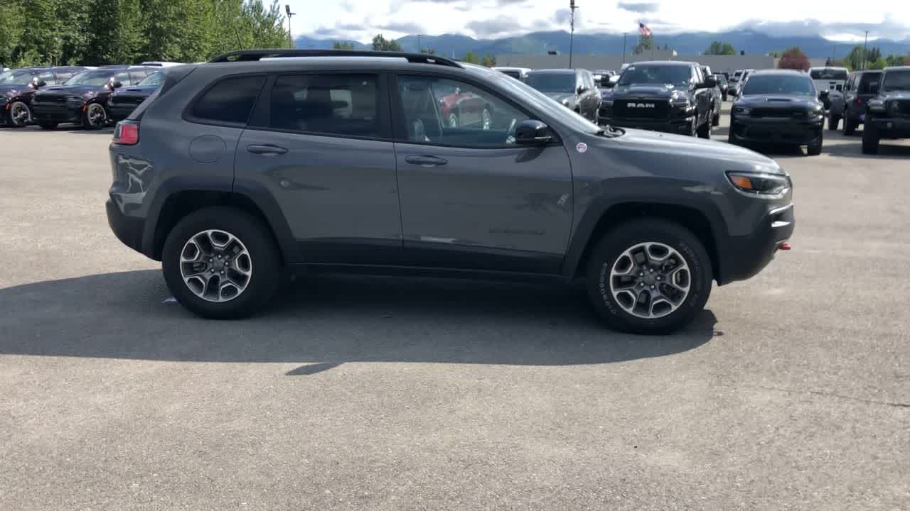 Thumbnail: 2022 Jeep Cherokee - 16