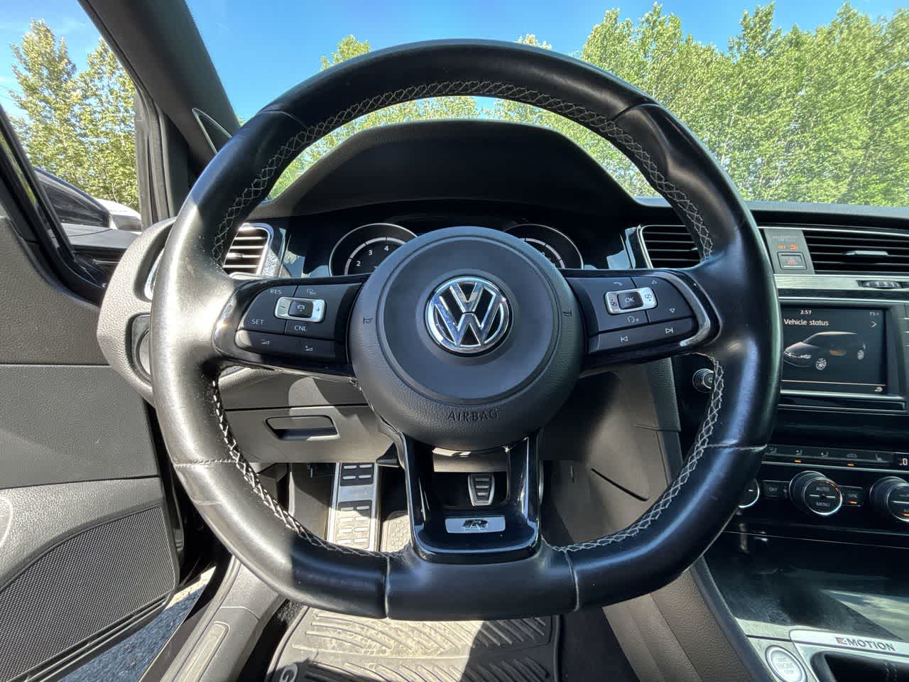 Thumbnail: 2017 Volkswagen Golf - 24