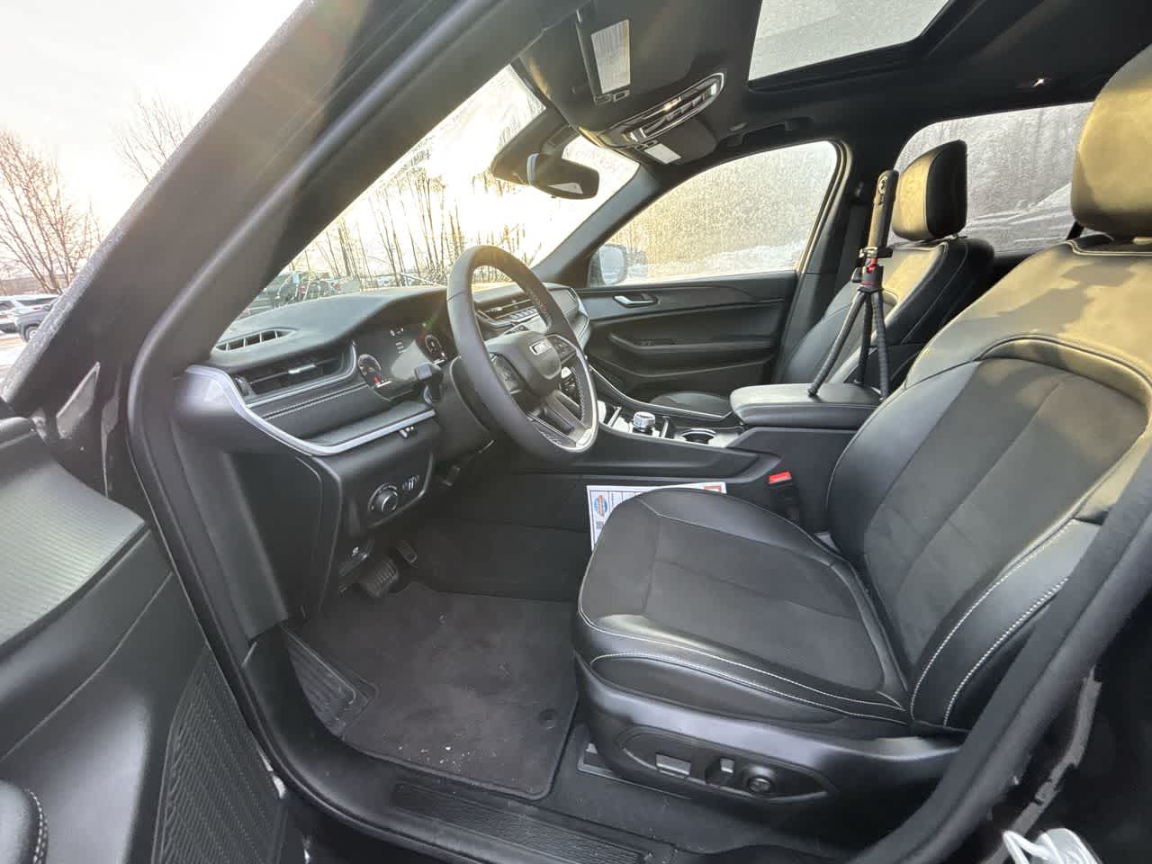 Thumbnail: 2024 Jeep Grand Cherokee - 23