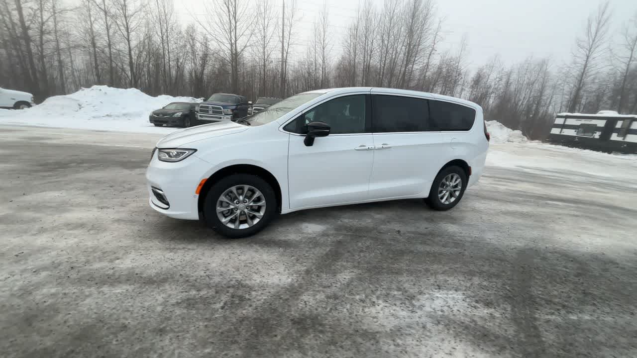 Thumbnail: 2026 Chrysler Pacifica - 7