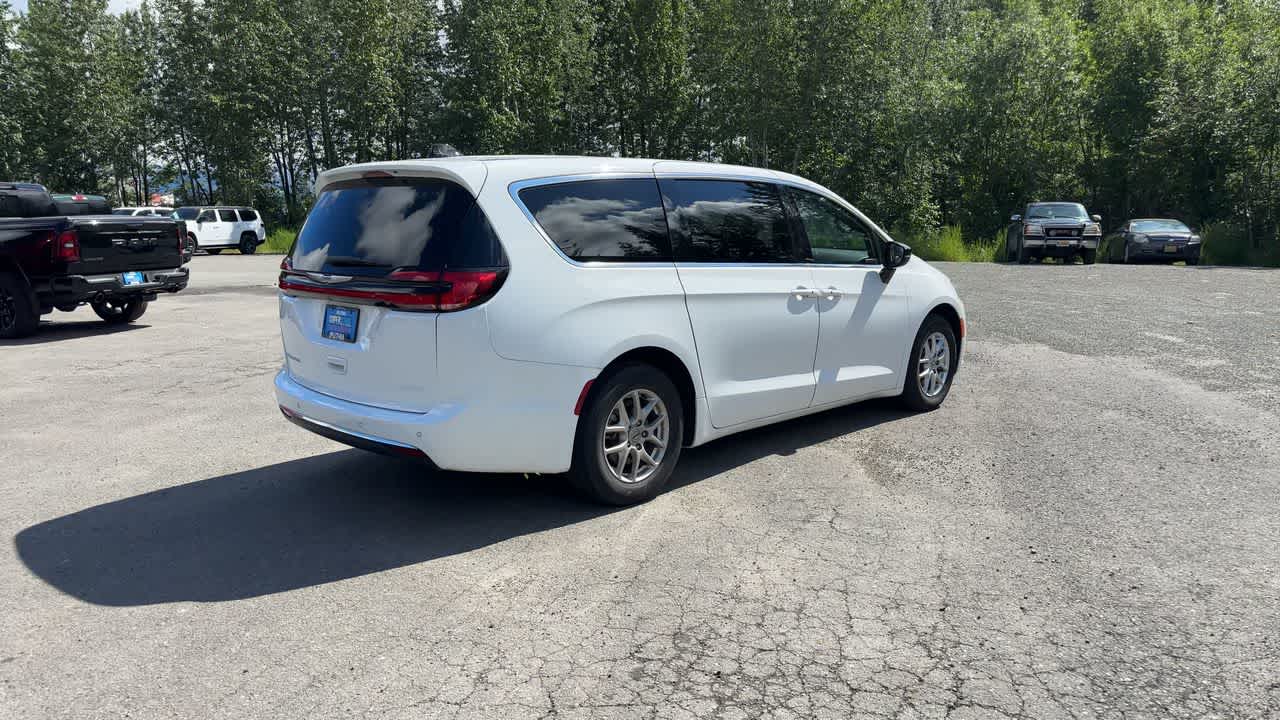 Thumbnail: 2025 Chrysler Pacifica - 14