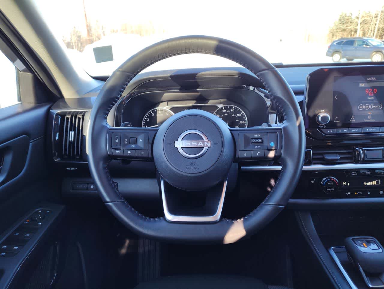 Thumbnail: 2024 Nissan Pathfinder - 17