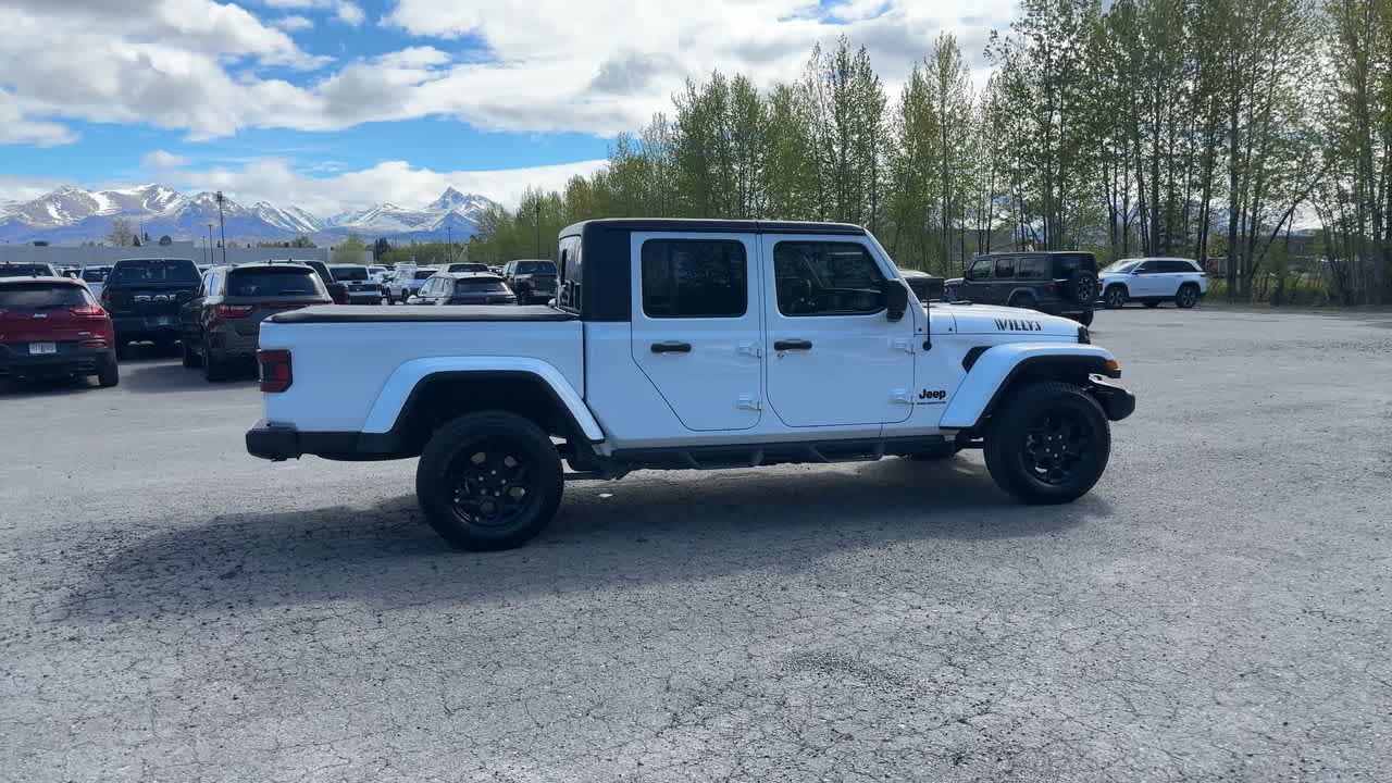 Thumbnail: 2023 Jeep Gladiator - 16
