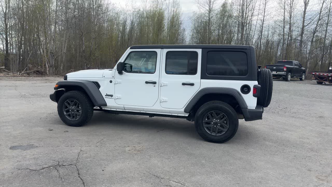 Thumbnail: 2024 Jeep Wrangler - 9