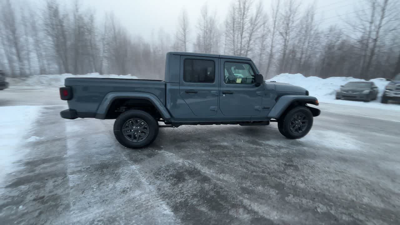Thumbnail: 2026 Jeep Gladiator - 16