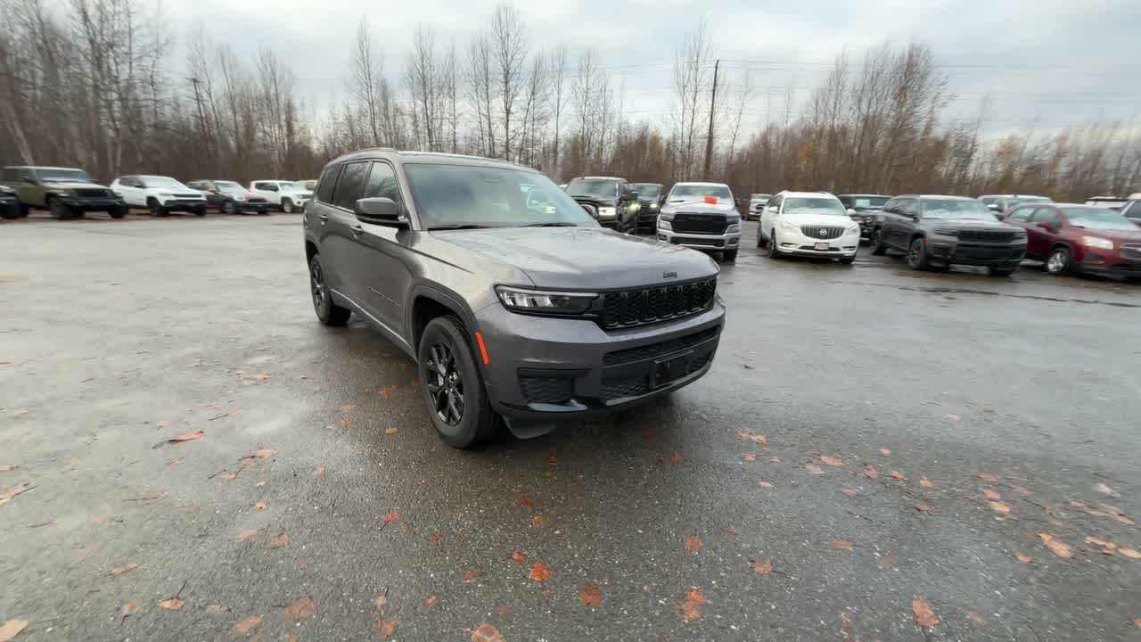 Thumbnail: 2024 Jeep Grand Cherokee L - 3