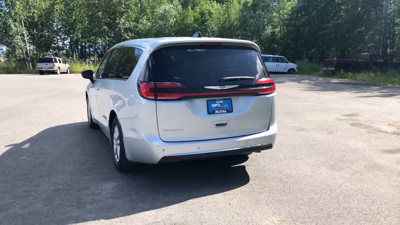 Thumbnail: 2024 Chrysler Pacifica - 11