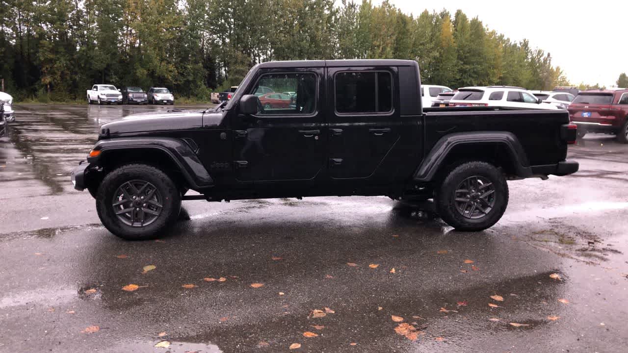 Thumbnail: 2025 Jeep Gladiator - 8