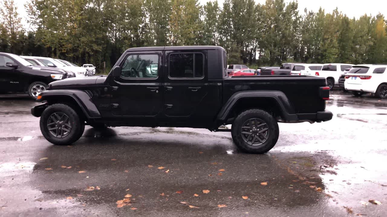 Thumbnail: 2025 Jeep Gladiator - 9