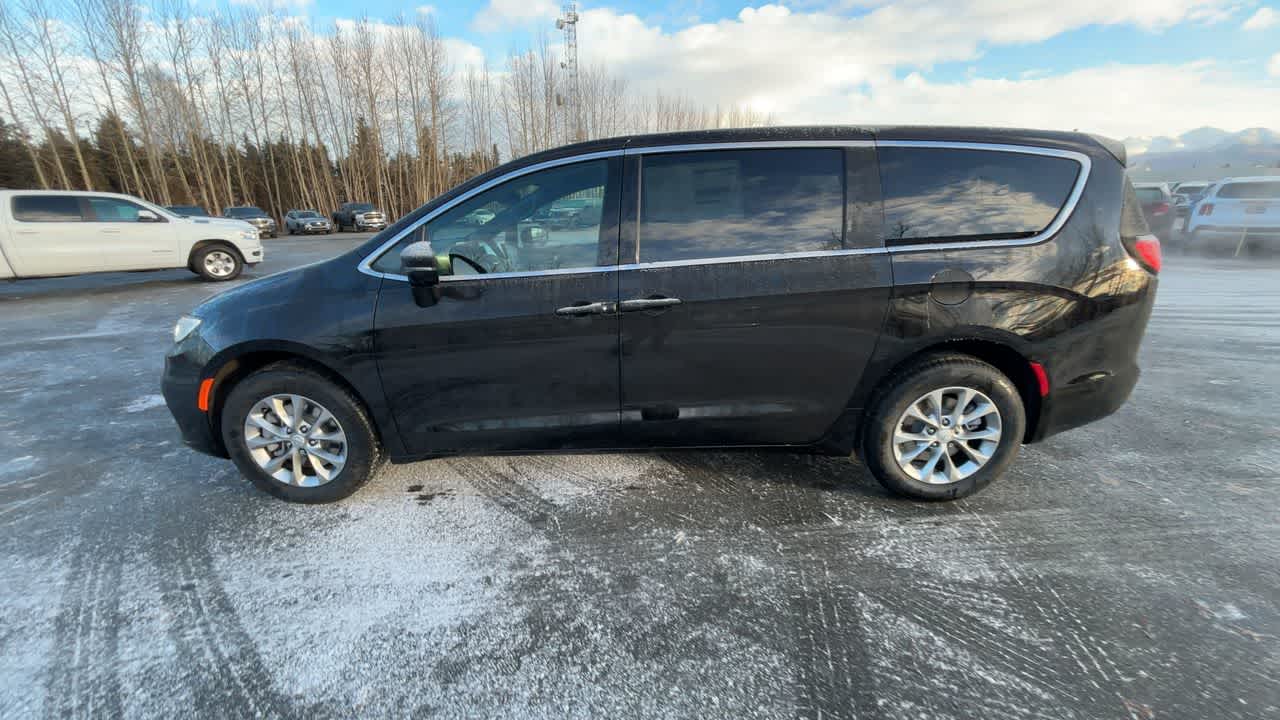Thumbnail: 2026 Chrysler Pacifica - 8