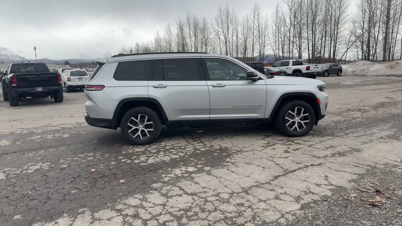 Thumbnail: 2024 Jeep Grand Cherokee L - 16