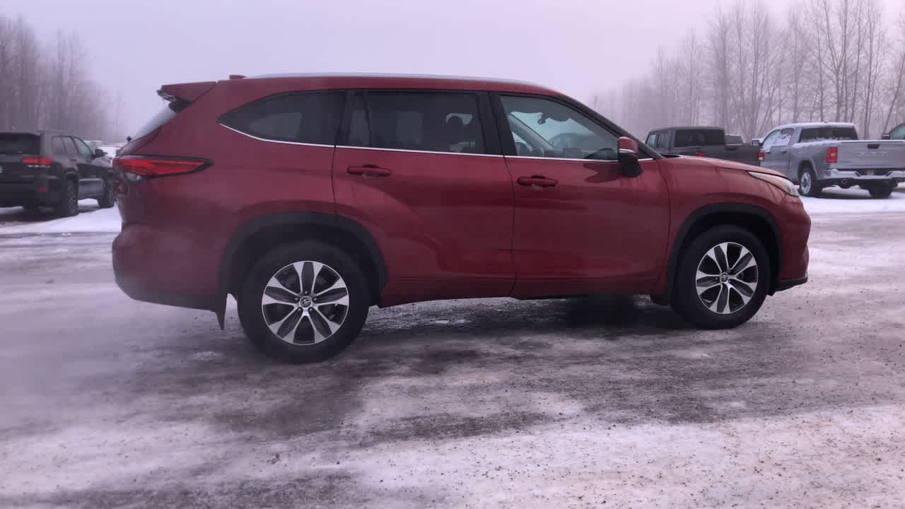Thumbnail: 2023 Toyota Highlander - 15