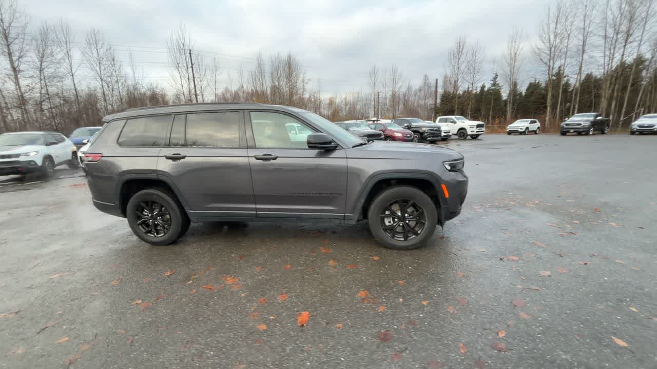 Thumbnail: 2024 Jeep Grand Cherokee L - 17