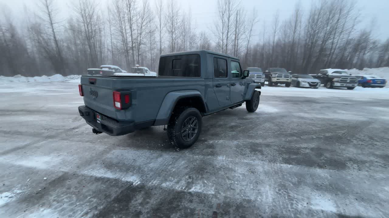 Thumbnail: 2026 Jeep Gladiator - 14