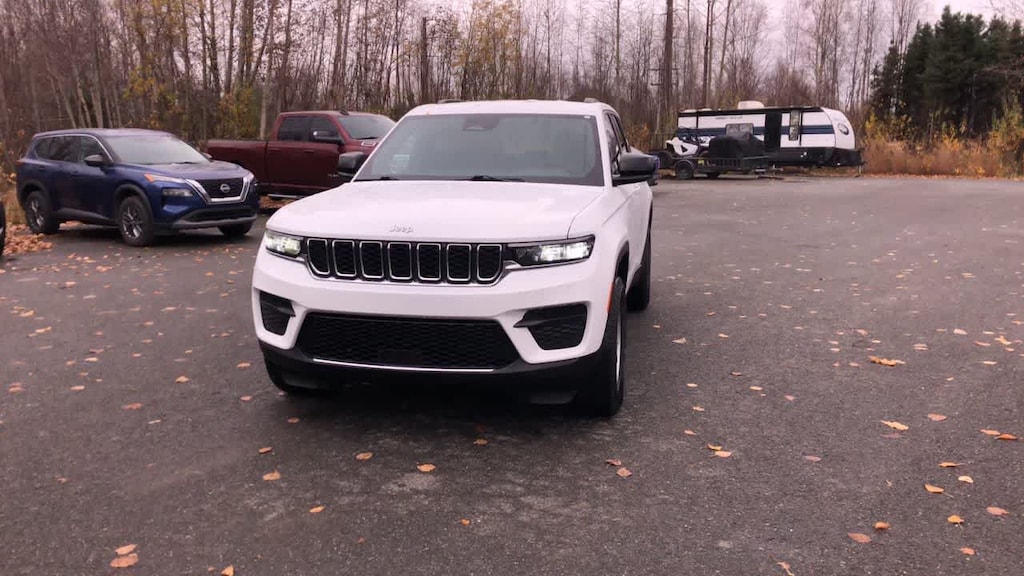 Used 2024 Jeep Grand Cherokee Laredo SUV