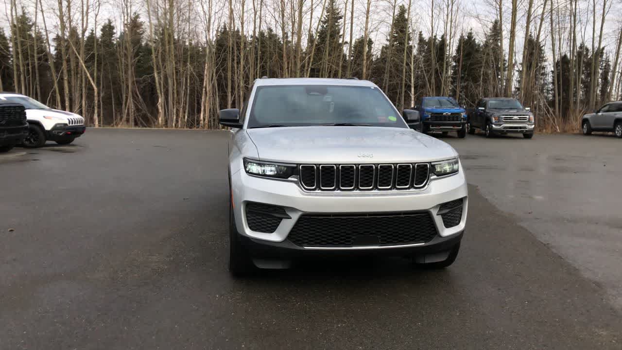 Thumbnail: 2025 Jeep Grand Cherokee - 3