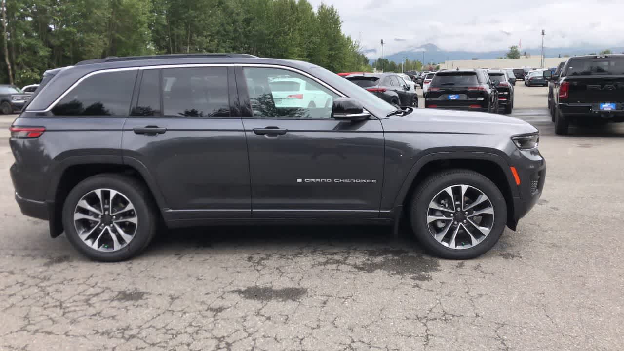 Thumbnail: 2025 Jeep Grand Cherokee - 17