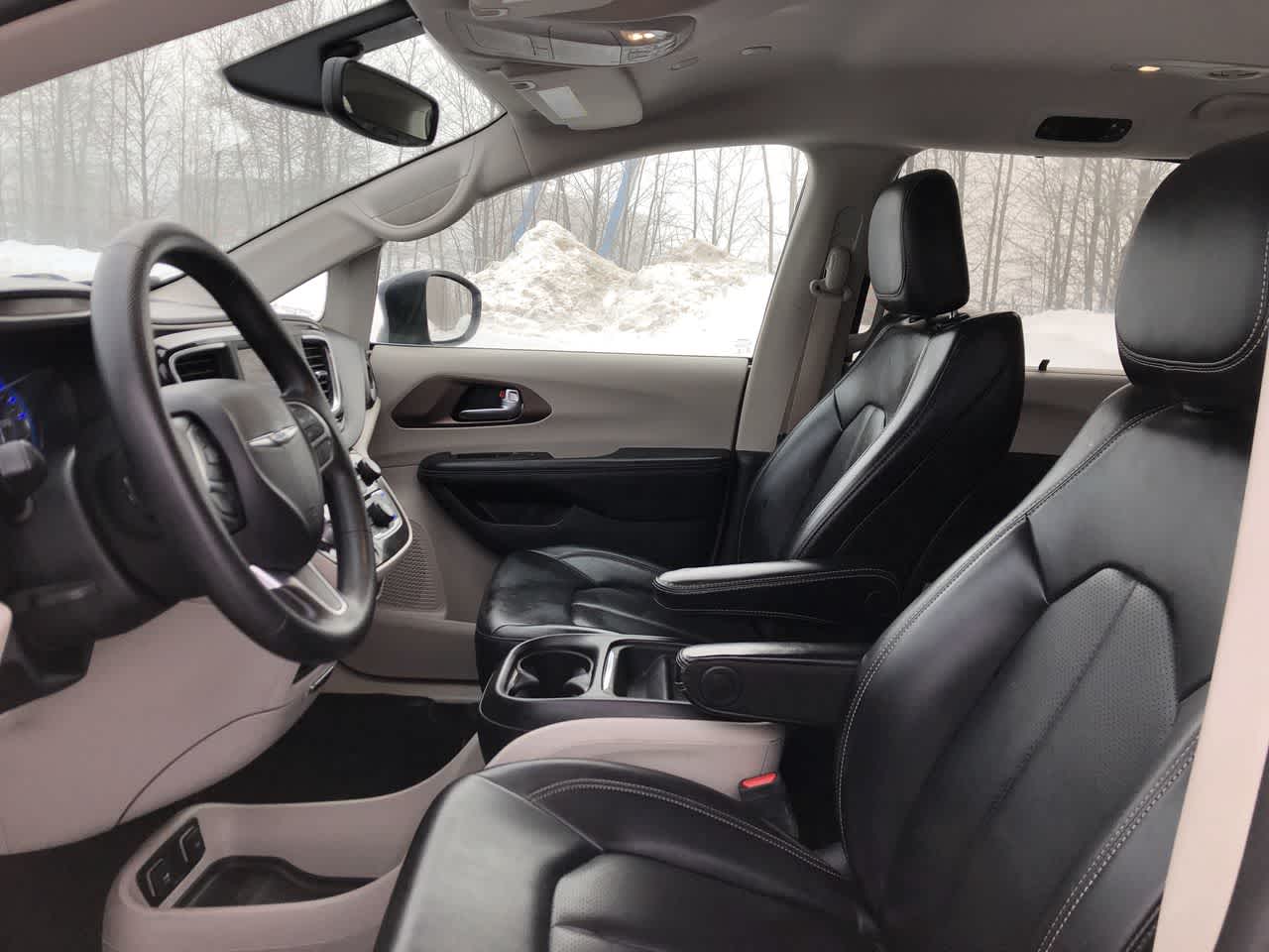 Thumbnail: 2020 Chrysler Voyager - 23