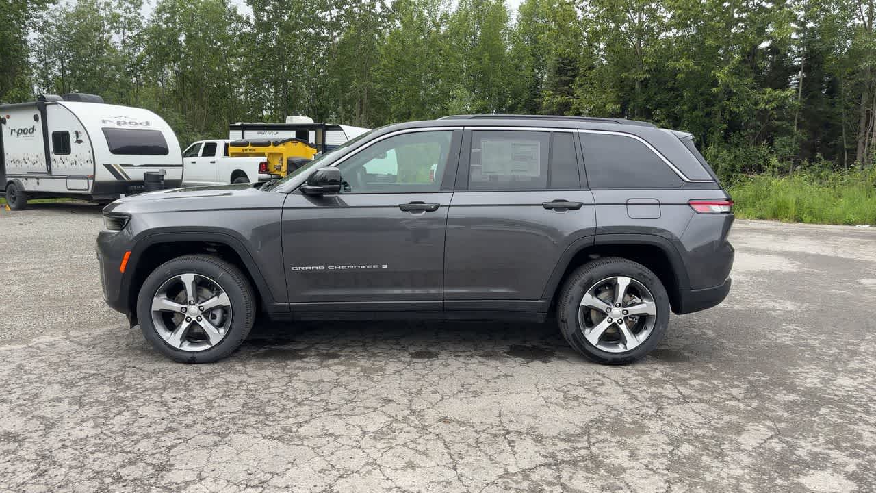 Thumbnail: 2026 Jeep Grand Cherokee - 8
