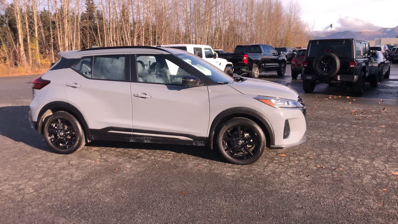 Thumbnail: 2023 Nissan Kicks - 17