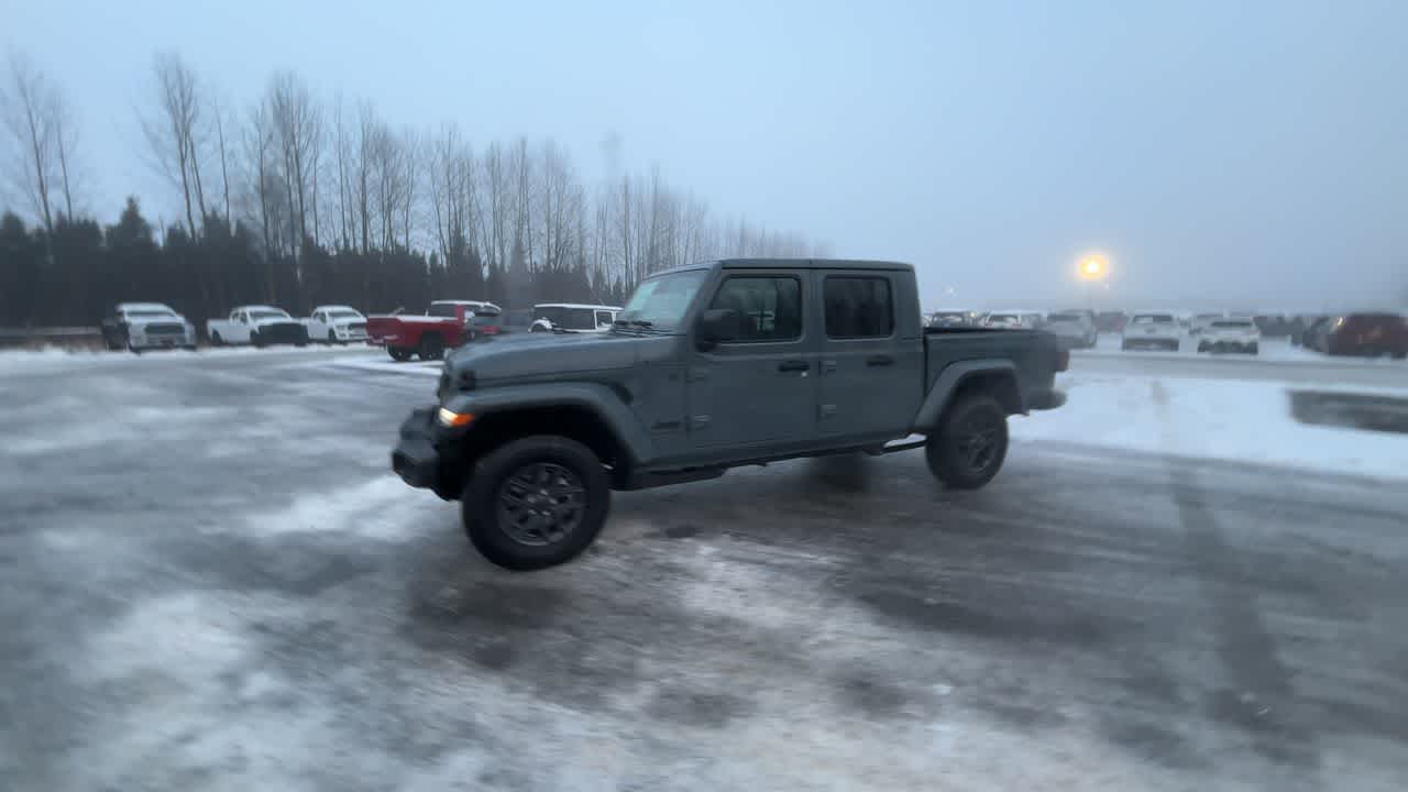 Thumbnail: 2026 Jeep Gladiator - 7