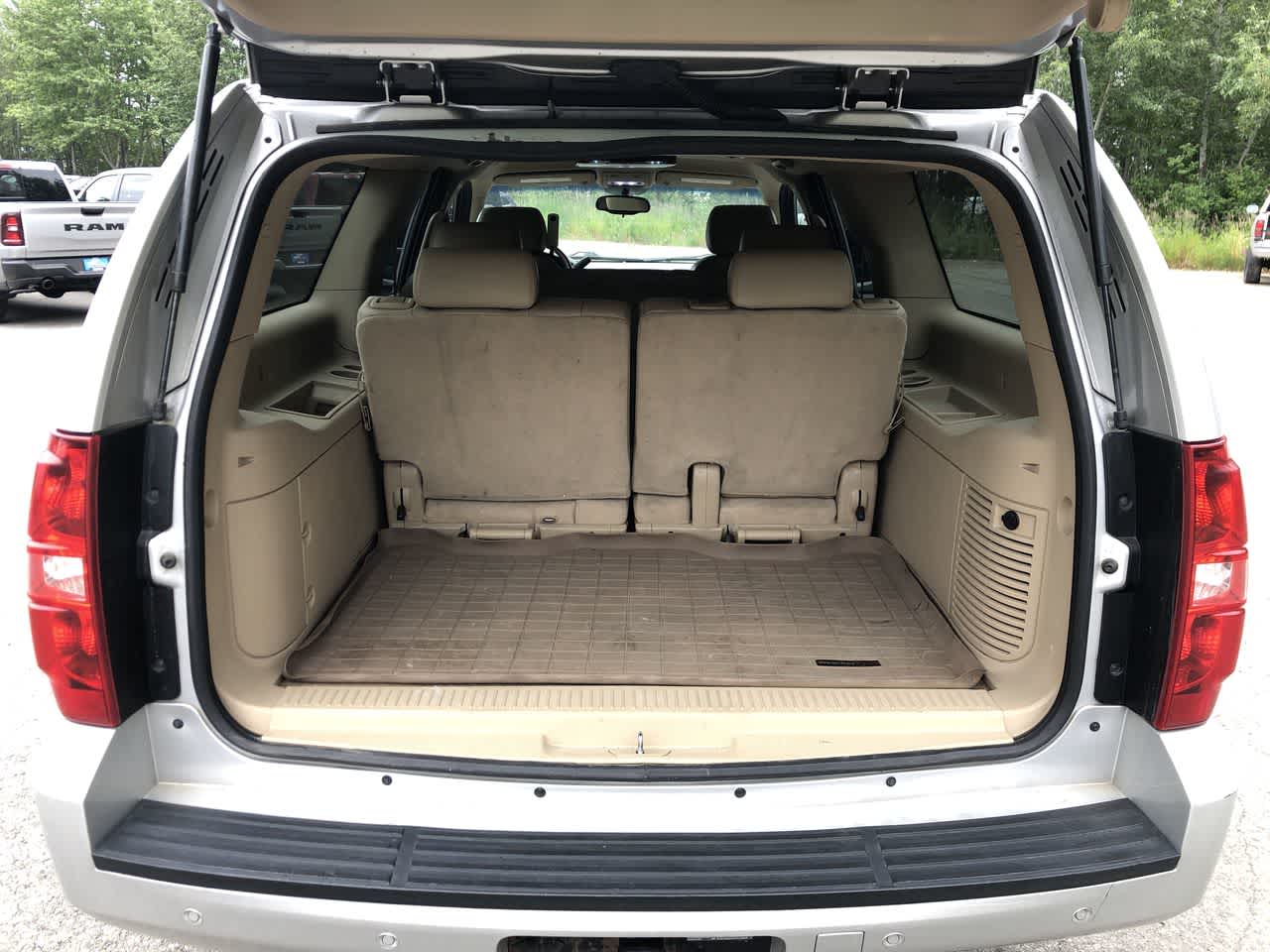 Thumbnail: 2010 Chevrolet Suburban - 20
