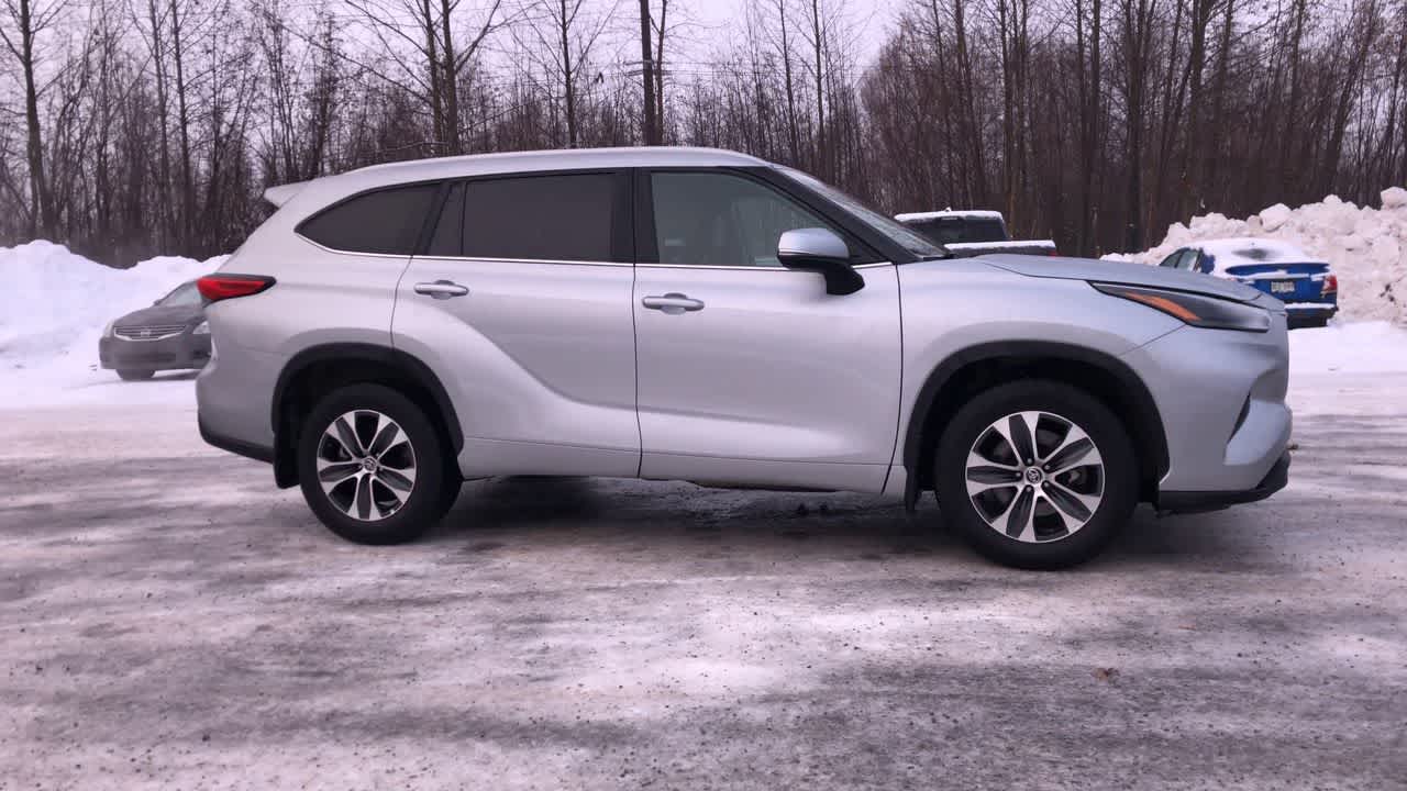 Thumbnail: 2023 Toyota Highlander - 8