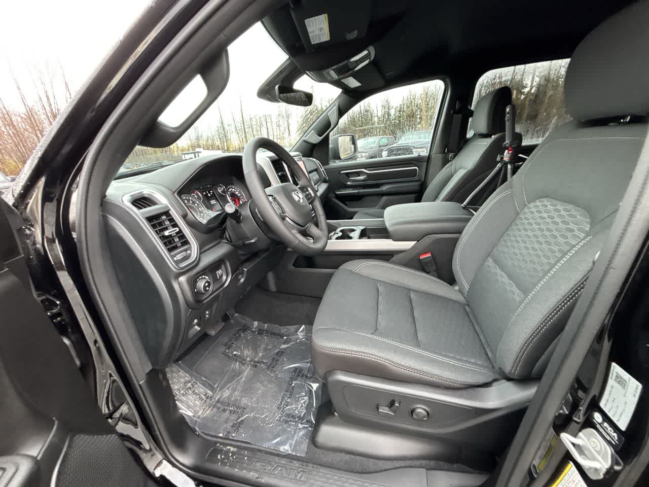 Thumbnail: 2025 RAM 1500 - 23