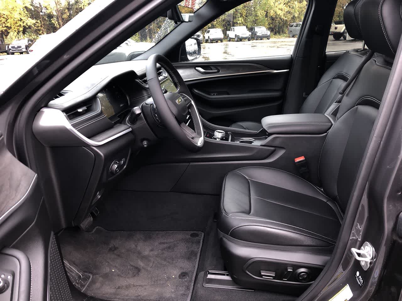 Thumbnail: 2025 Jeep Grand Cherokee - 23