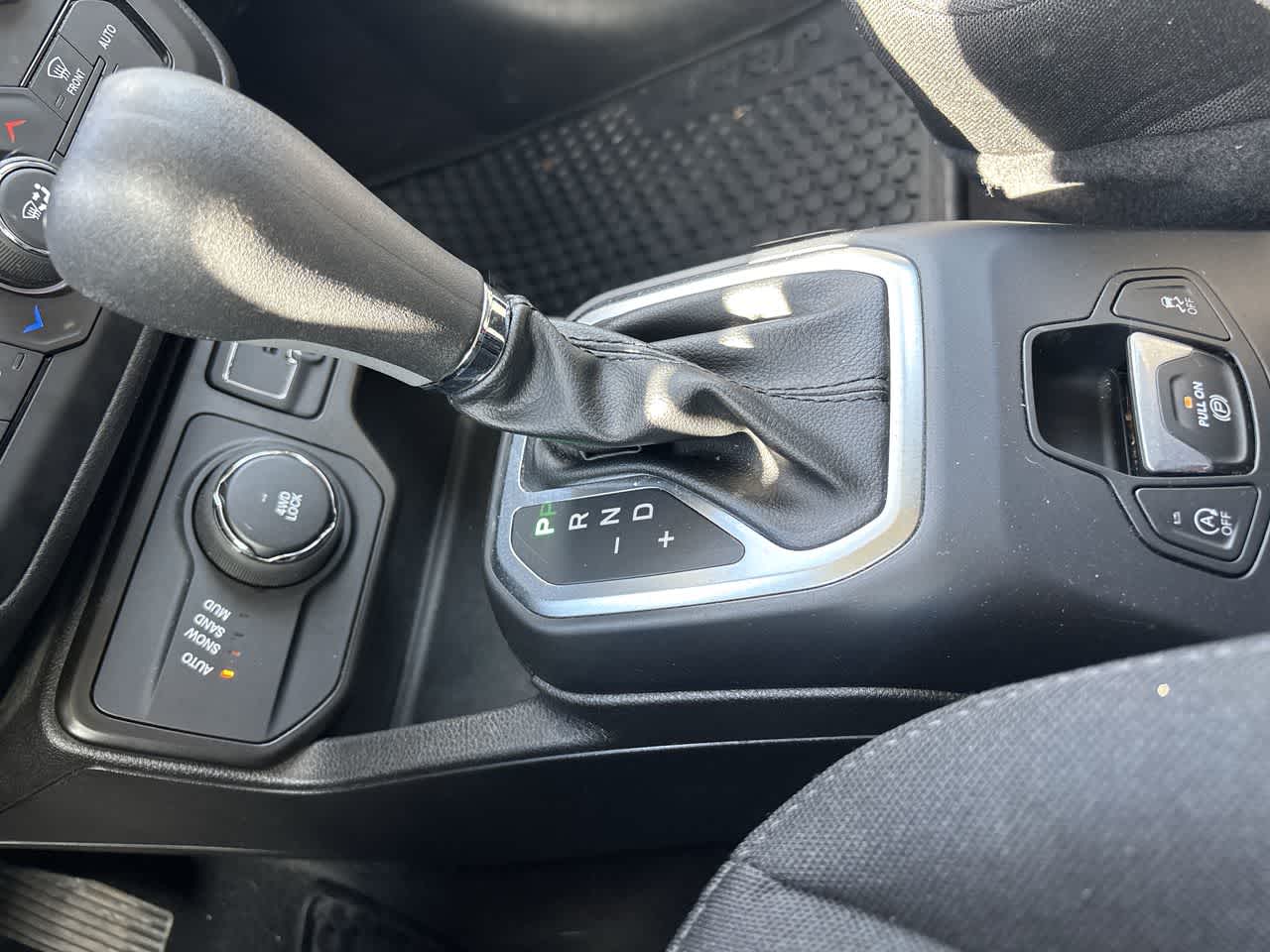 Thumbnail: 2023 Jeep Renegade - 26