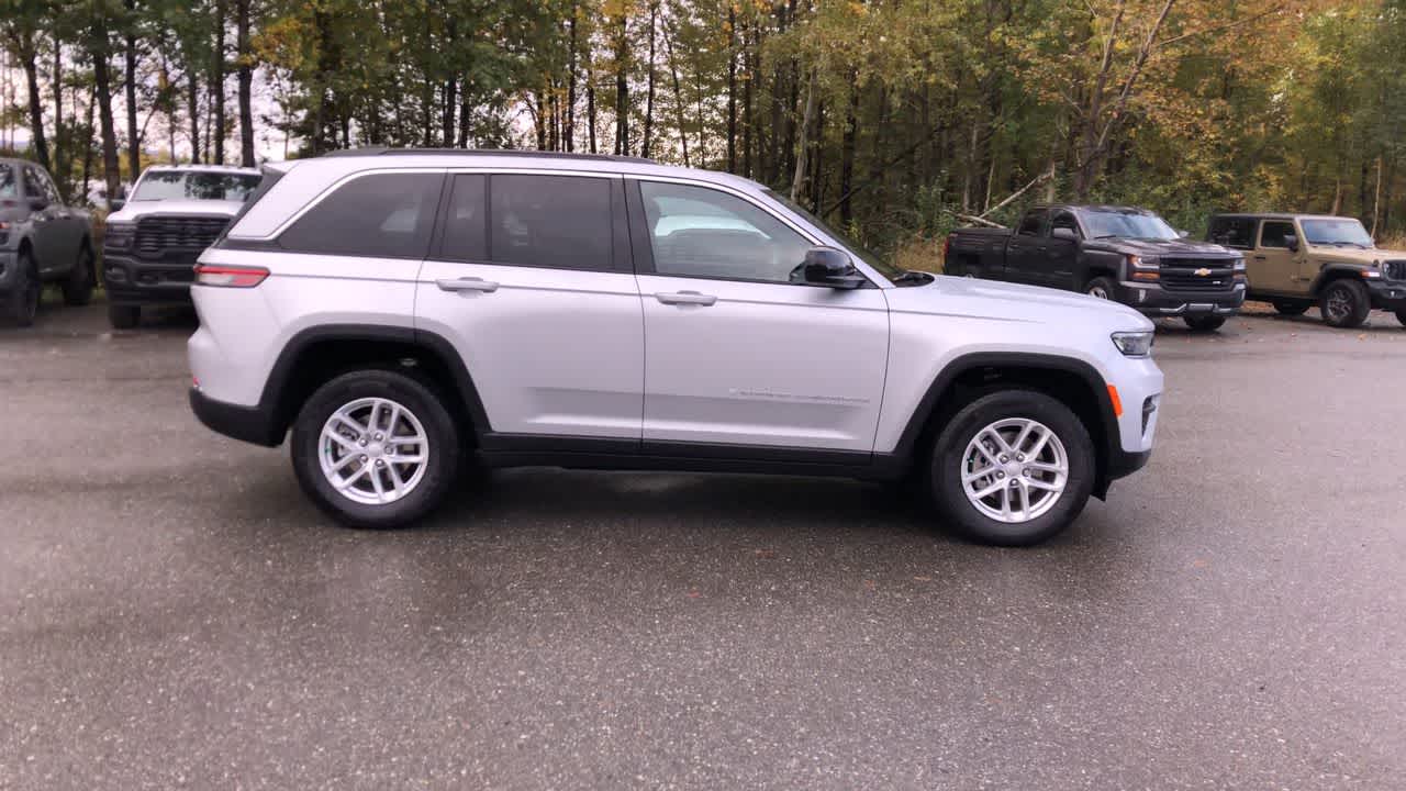 Thumbnail: 2025 Jeep Grand Cherokee - 16