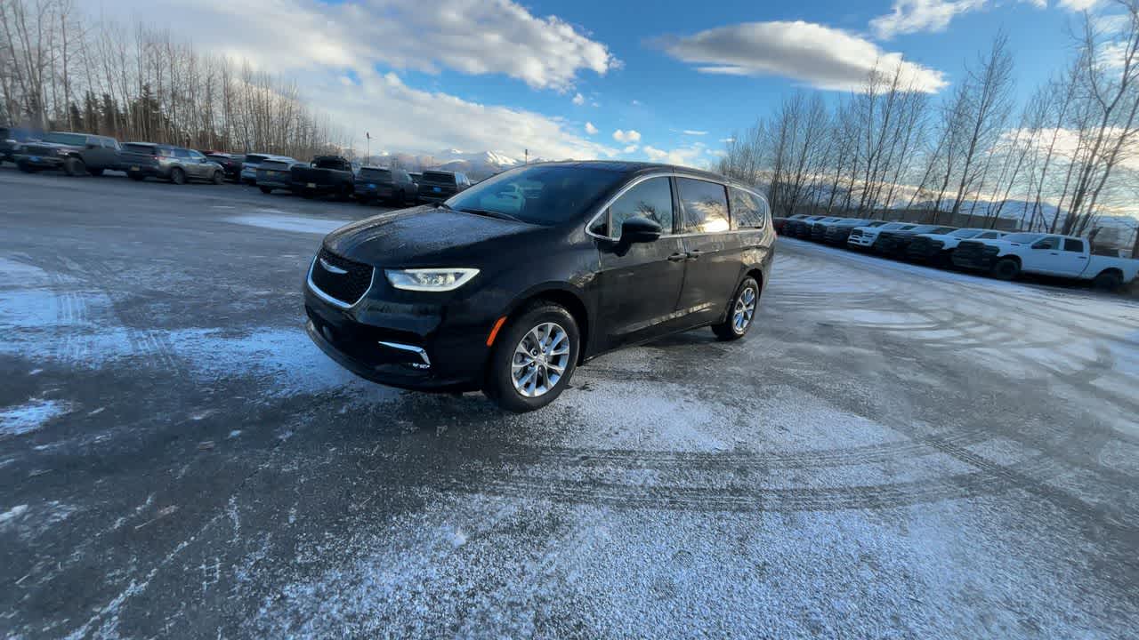 Thumbnail: 2026 Chrysler Pacifica - 6