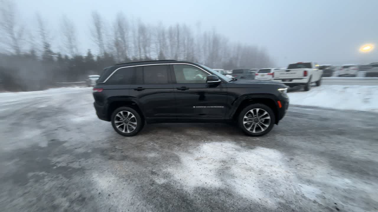 Thumbnail: 2025 Jeep Grand Cherokee - 17