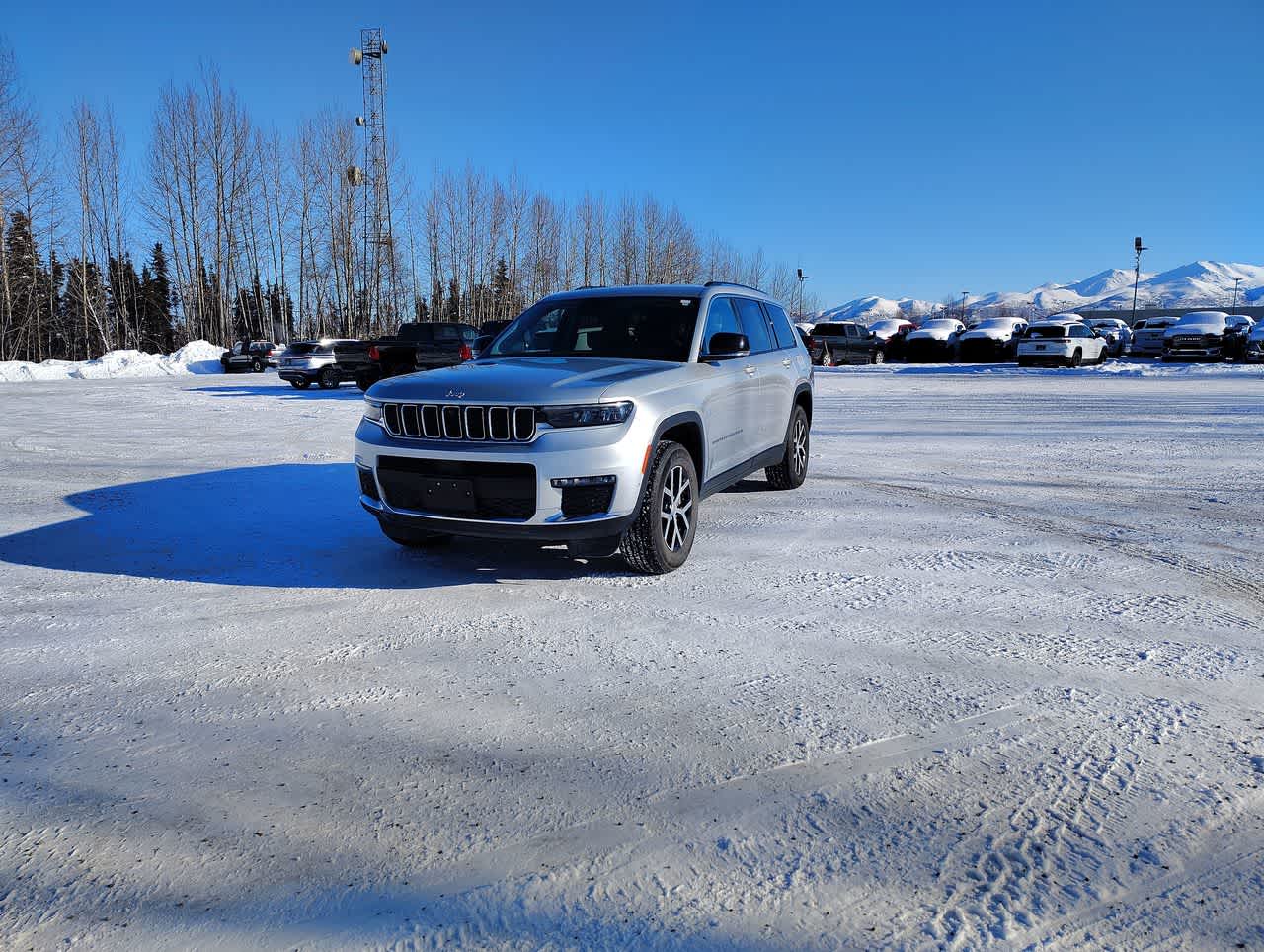 Thumbnail: 2023 Jeep Grand Cherokee L - 5