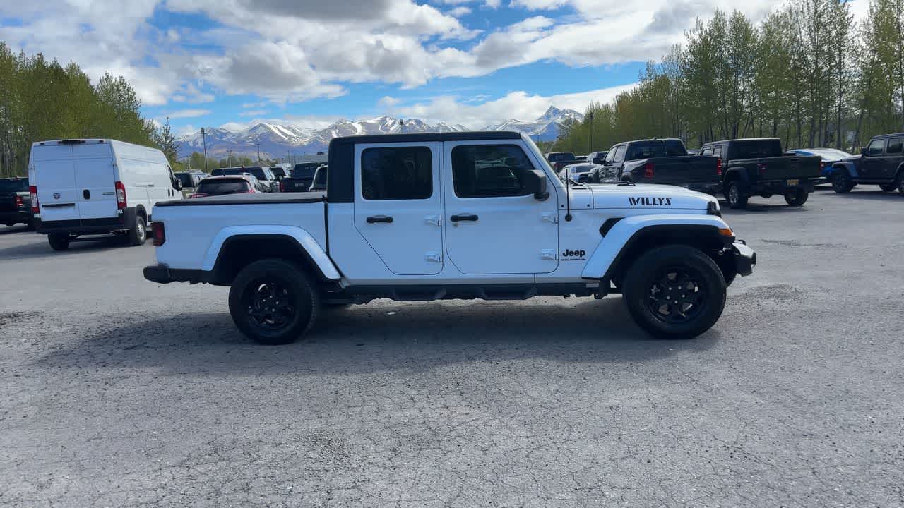 Thumbnail: 2023 Jeep Gladiator - 17