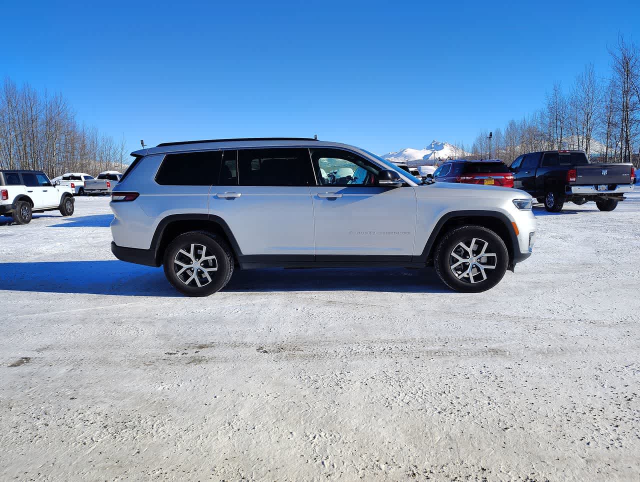 Thumbnail: 2024 Jeep Grand Cherokee L - 9