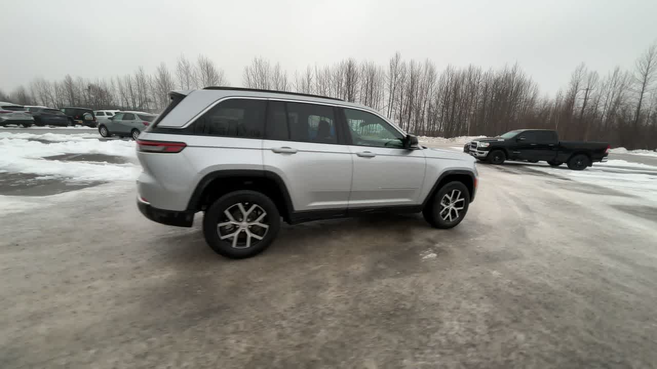 Thumbnail: 2025 Jeep Grand Cherokee - 15