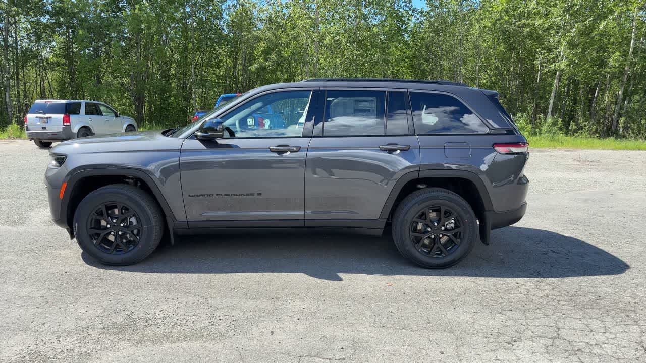 Thumbnail: 2026 Jeep Grand Cherokee - 8