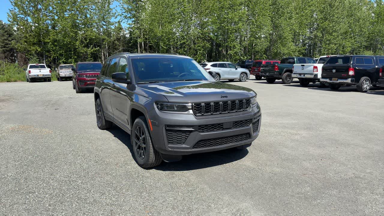 Thumbnail: 2026 Jeep Grand Cherokee - 3