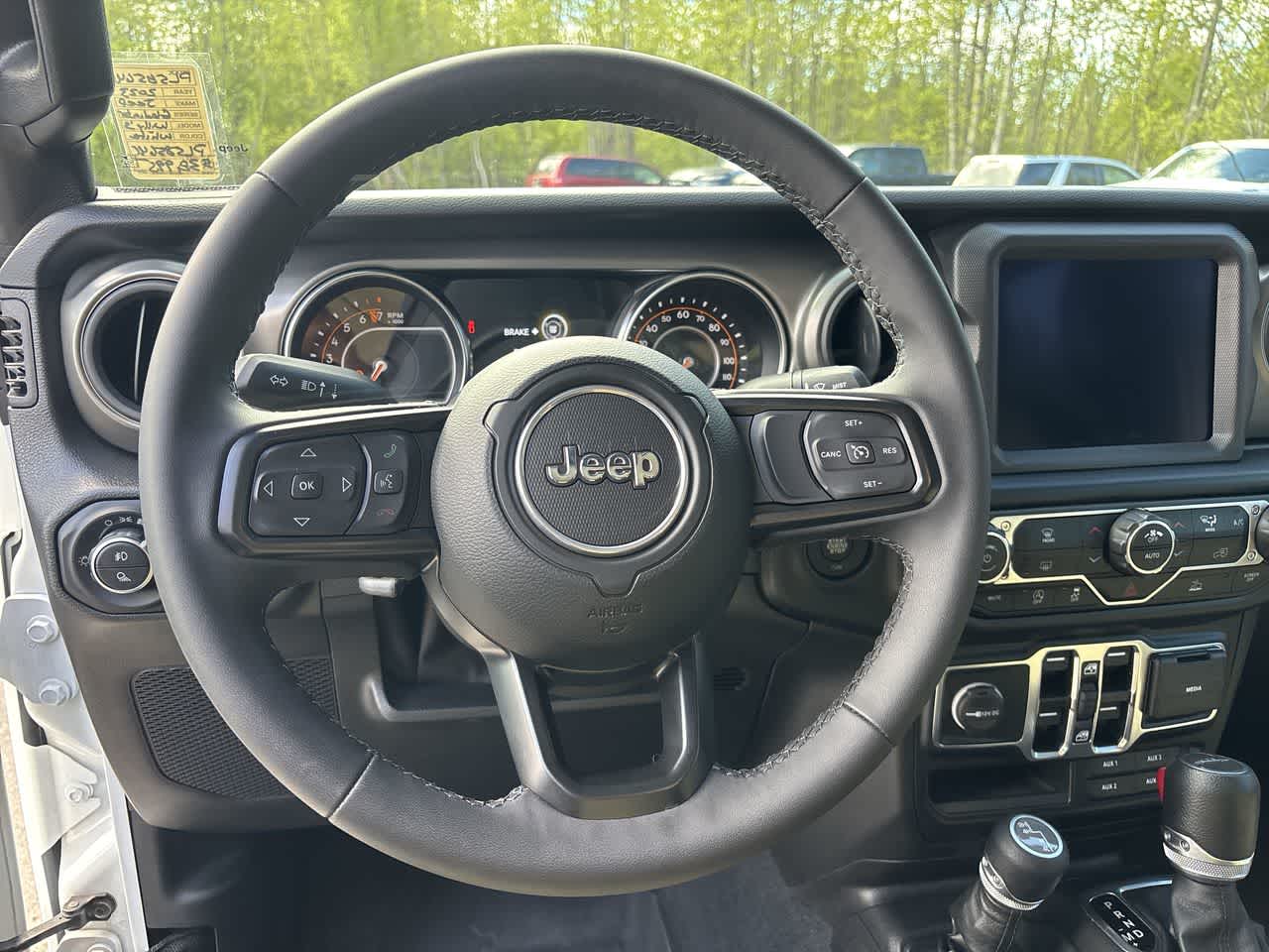 Thumbnail: 2023 Jeep Gladiator - 25
