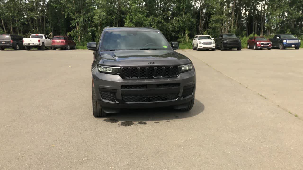 Thumbnail: 2025 Jeep Grand Cherokee - 3
